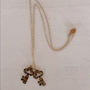 Floral key pansant necklace with fancy closure